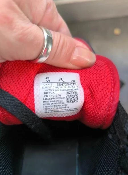 Nike Air Jordan 1 Mid Alternate Bred Leather – Size 7.5 – Excellent Condition – With Box – photo 3